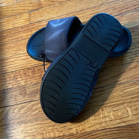 2 pairs 1 price NIB All In Motion Cypress Black Logo Slide Sandals - Picture 5 of 7